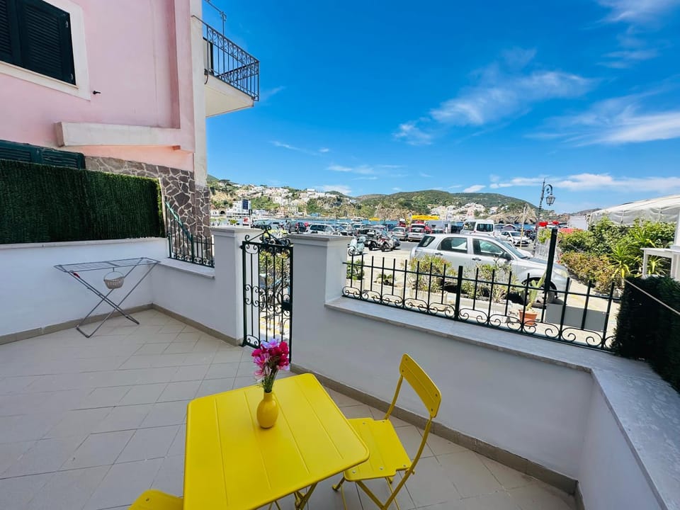 Property building, Balcony/Terrace, City view, Sea view
