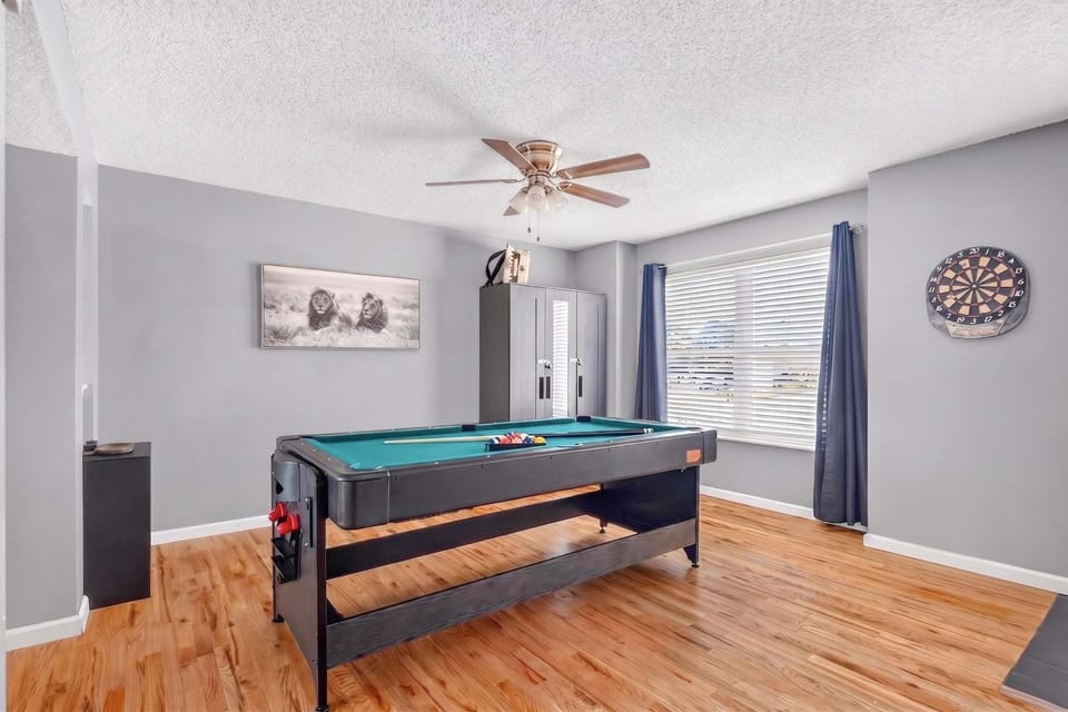 Relaxing 6BR Home with Game Room Patio Sleeps 14 House in Fort Carson