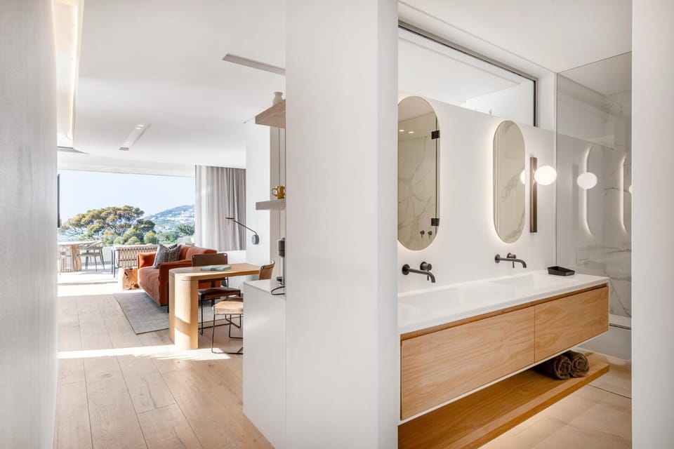 Bathroom, towels