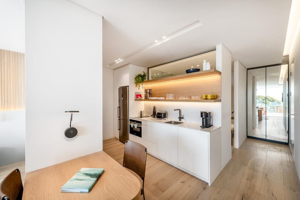 Kitchen or kitchenette, Dining area, oven, stove