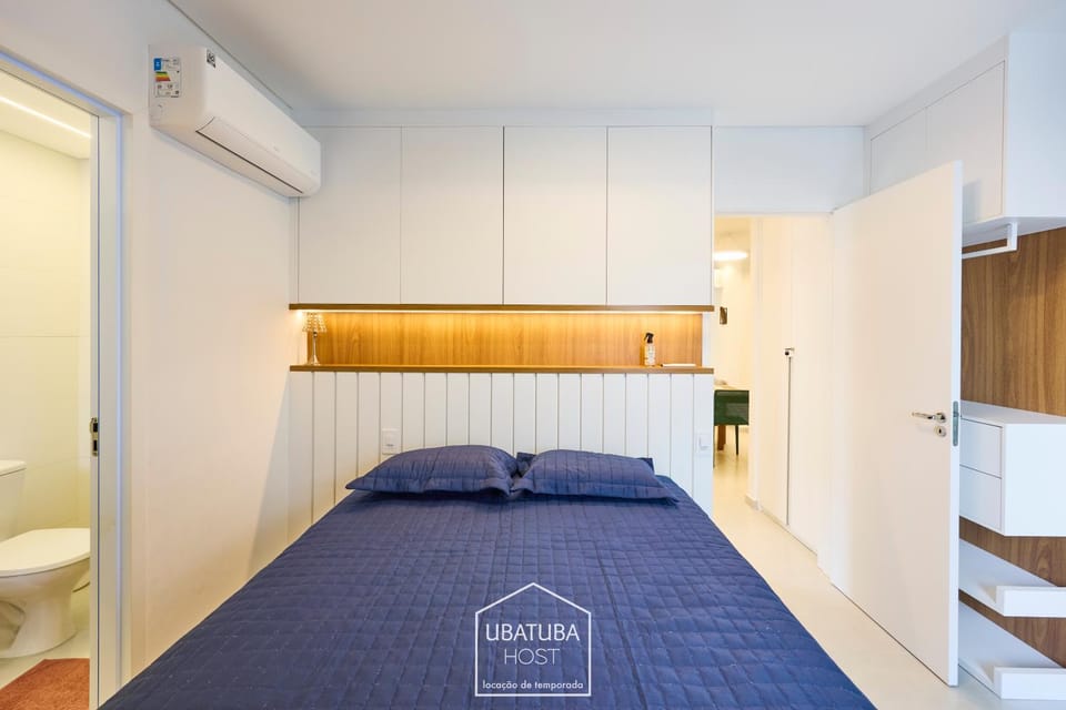 Bed, Bathroom, Photo of the whole room, Bedroom, air conditioner