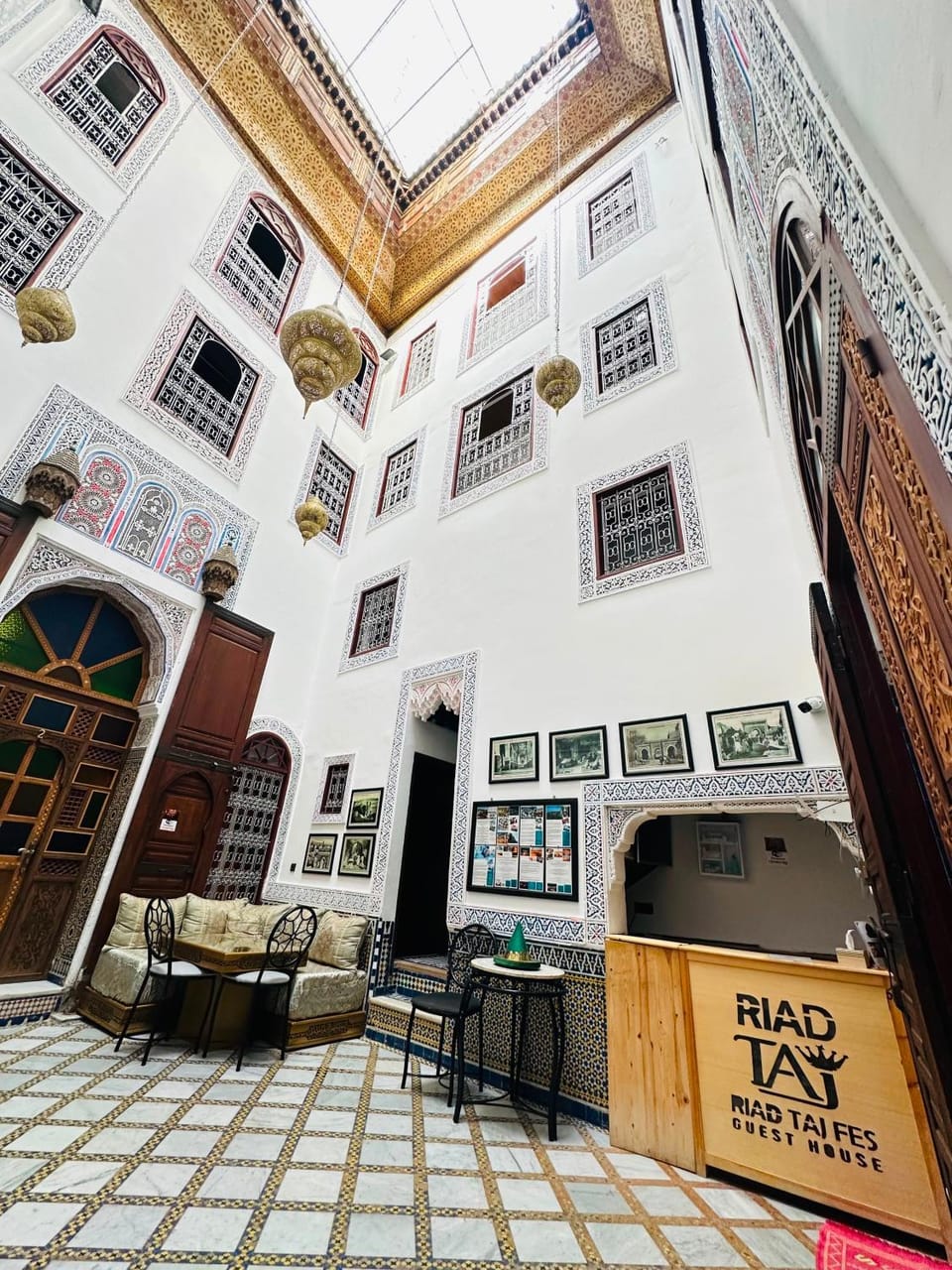 Property building, Communal lounge/ TV room, Living room, Seating area, Evening entertainment