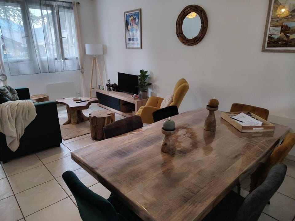 Living room, Seating area, Dining area