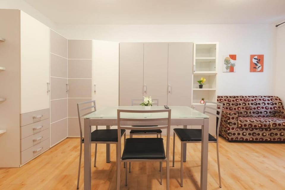 Free Netflix & Wifi Cozy Private Suite Muraglione Apartment in Trieste