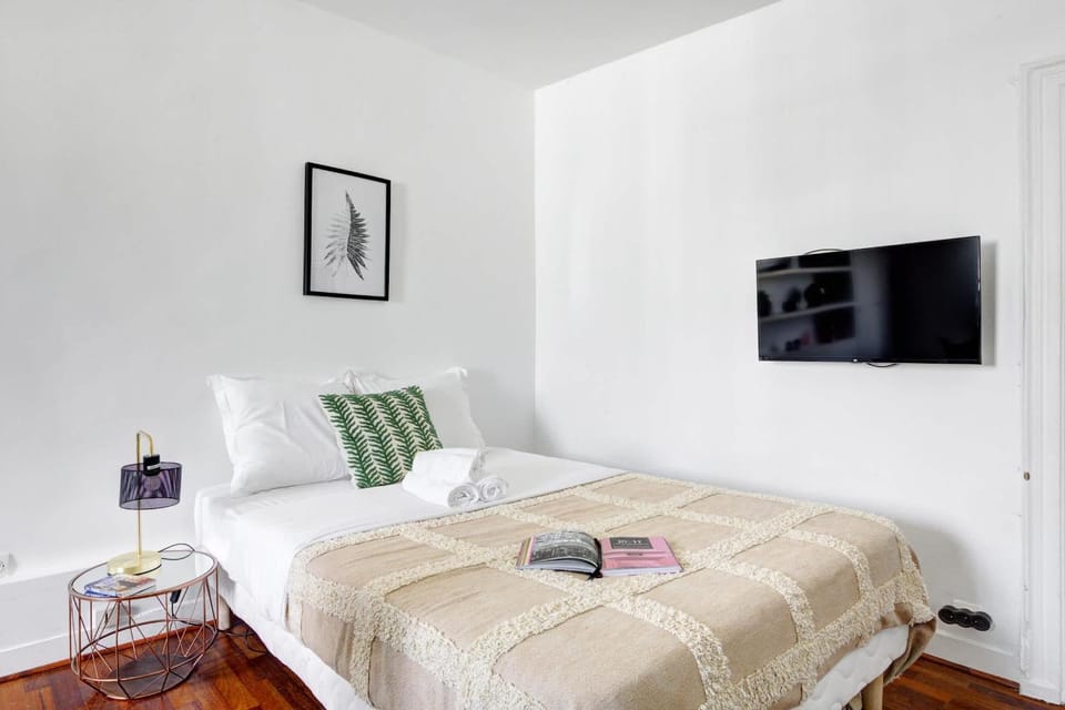 Bed, TV and multimedia