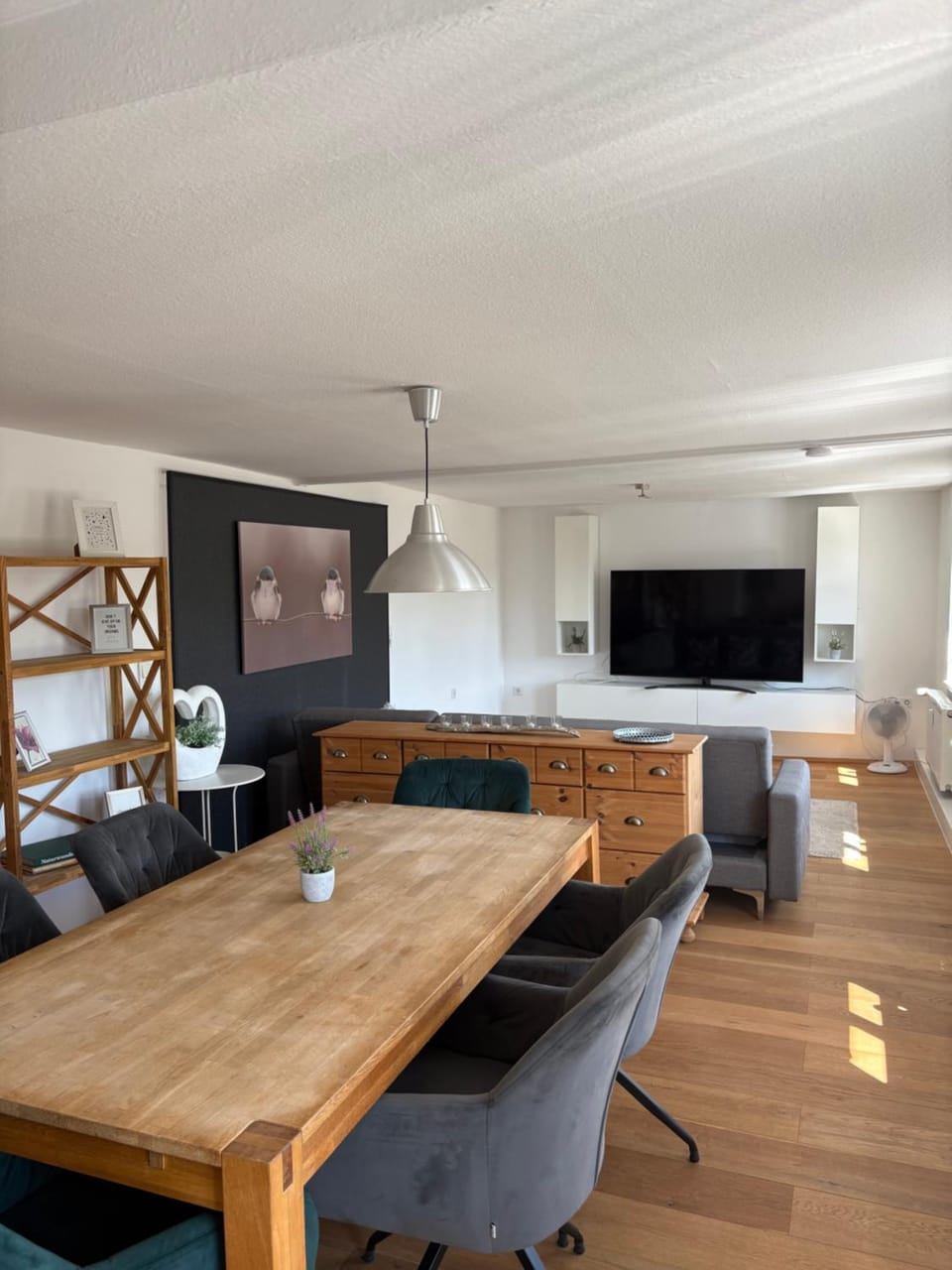 TV and multimedia, Seating area, Dining area