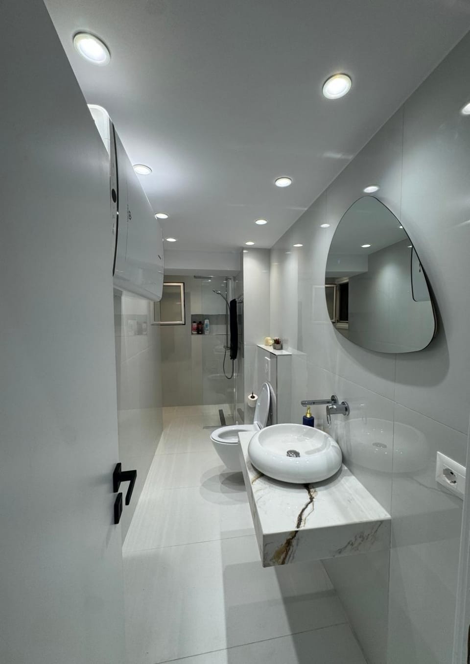Azure Bay Apartment in Sarandë