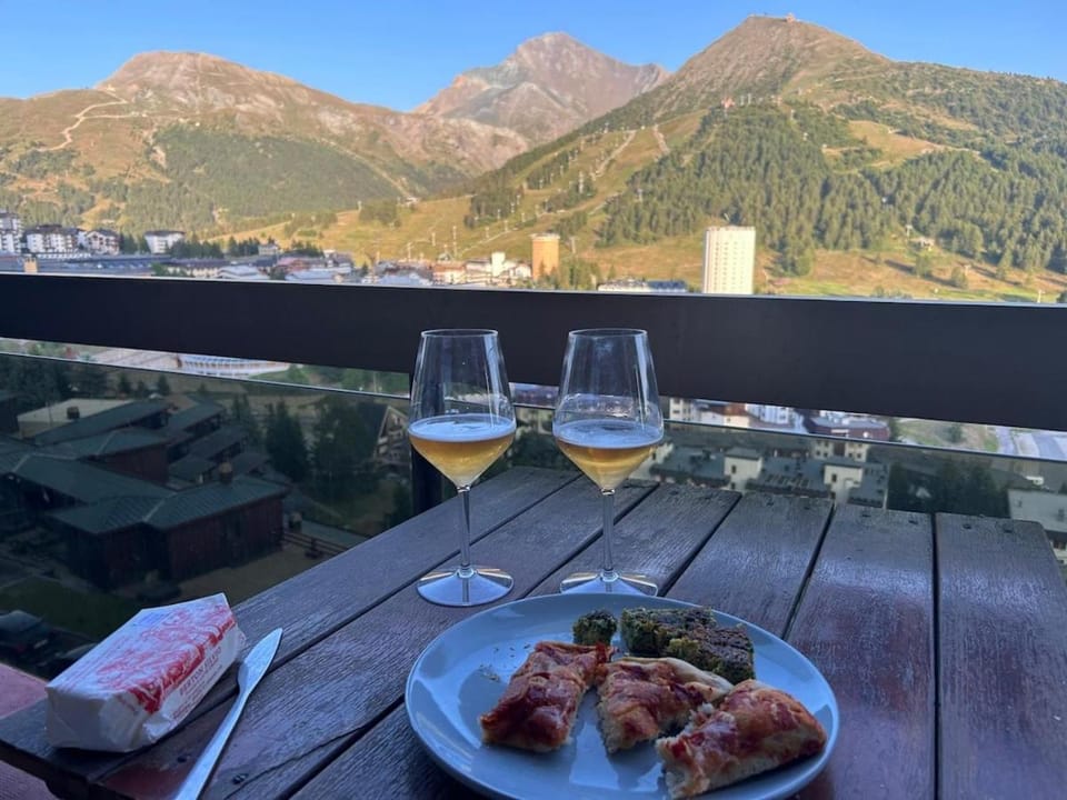 Monolocale vista pista con terrazza e garage Apartment in Sestriere