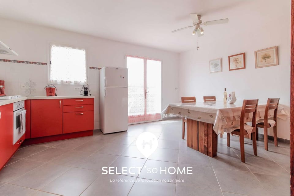 Kitchen or kitchenette, Dining area, dishwasher, oven, pet friendly, stove