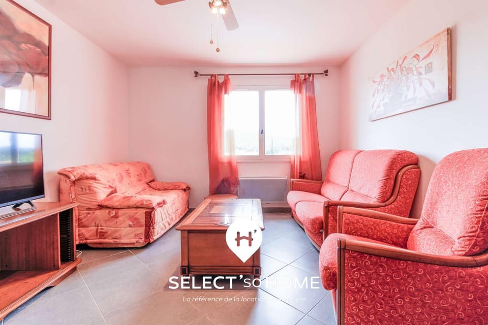 Communal lounge/ TV room, TV and multimedia, Living room, Seating area