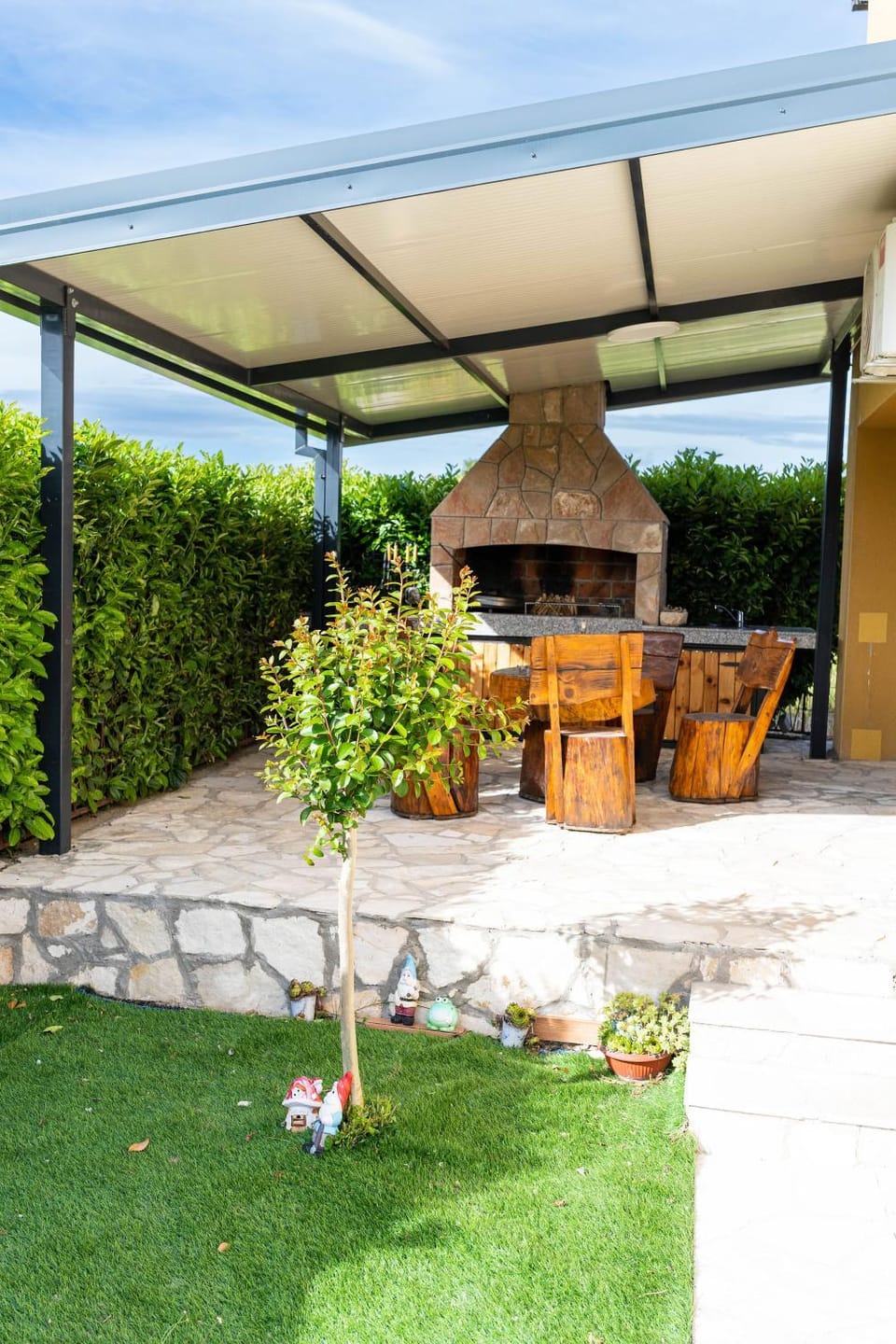 Patio, BBQ facilities