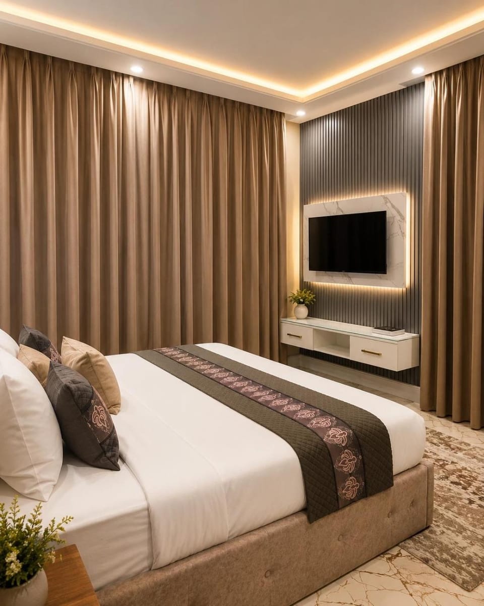 Bed, TV and multimedia, Photo of the whole room, Bedroom
