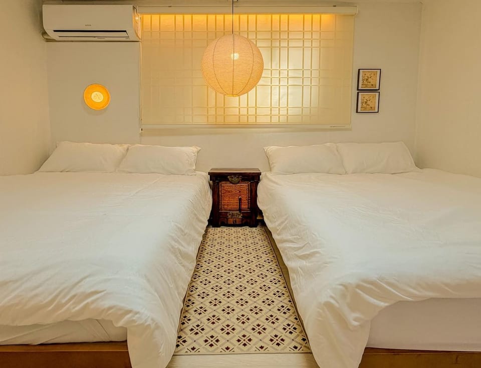 Bed, Bedroom, air conditioner