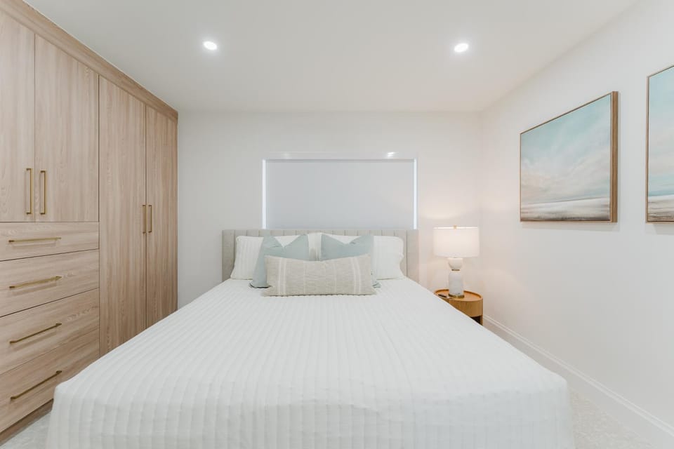 Bed, Photo of the whole room, Bedroom, wardrobe