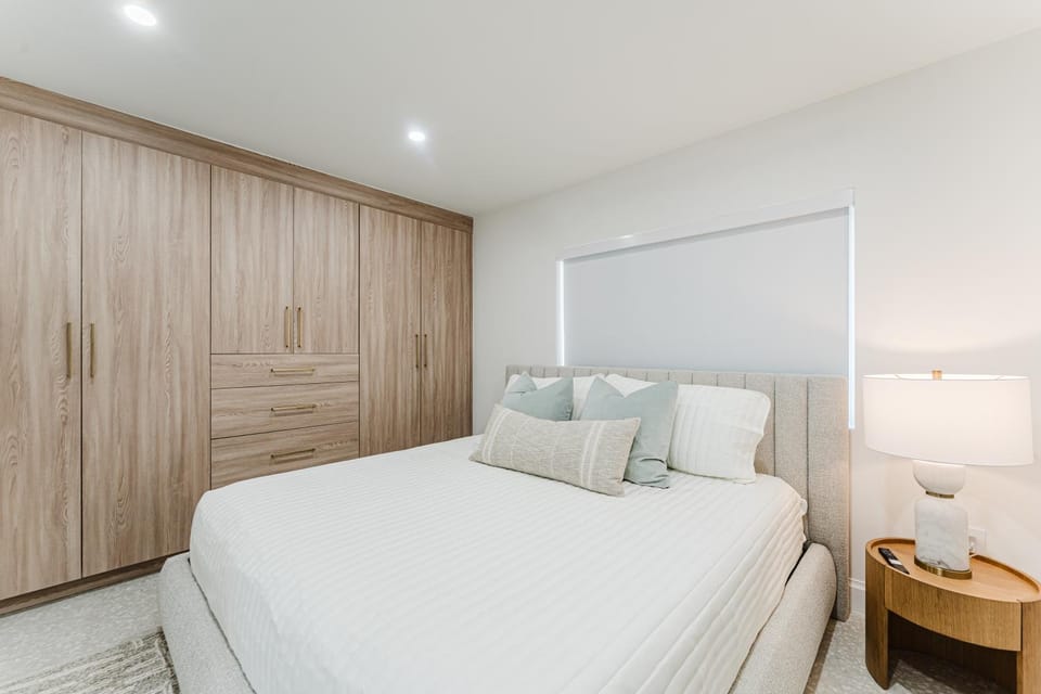 Bed, Photo of the whole room, Bedroom, wardrobe