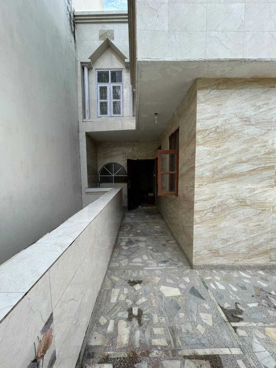 J1015 Palam Vihar Gurgaon Apartment in Gurugram