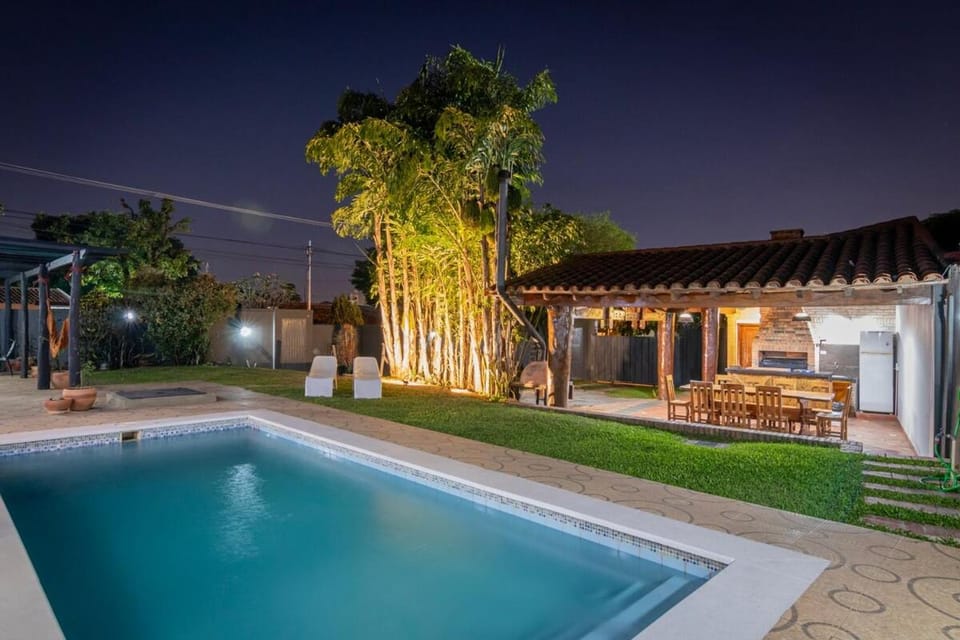 Rincón del Sol, country charm in the middle of the capital House in Asunción