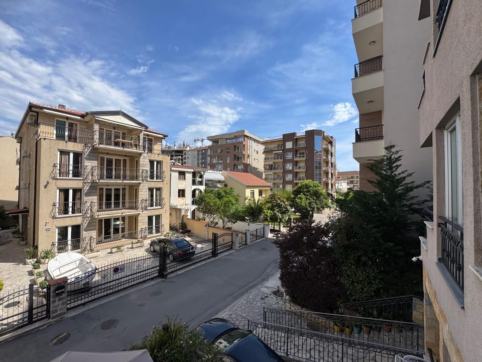 Neighbourhood, View (from property/room)