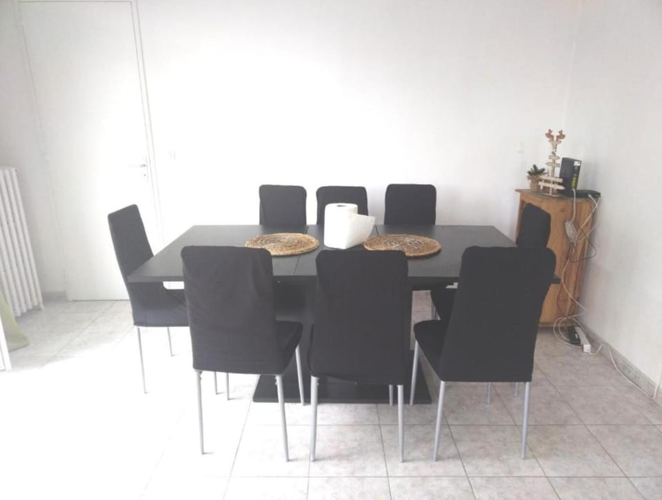 Suite familiale face au square arboré Apartment in Île-de-France