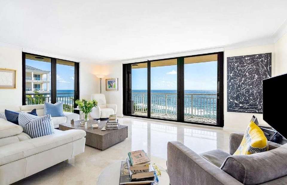 Natural landscape, TV and multimedia, Living room, Seating area, Sea view