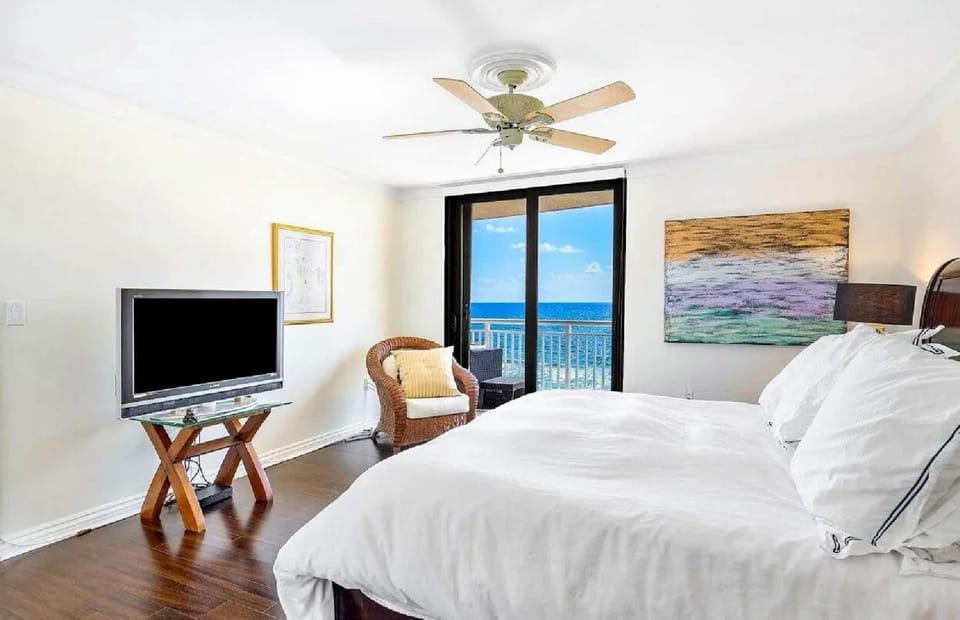 Bed, TV and multimedia, Bedroom