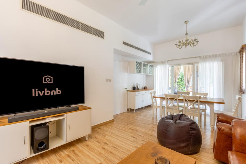 TV and multimedia, Living room, Dining area