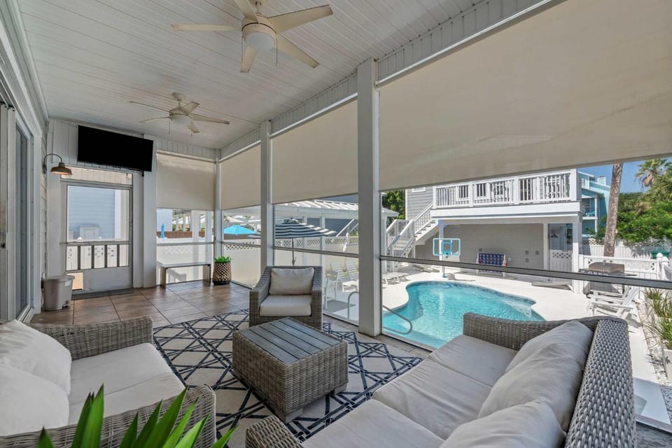 Salt & Sol Free Golf Cart Pool Heat Deals House in Destin