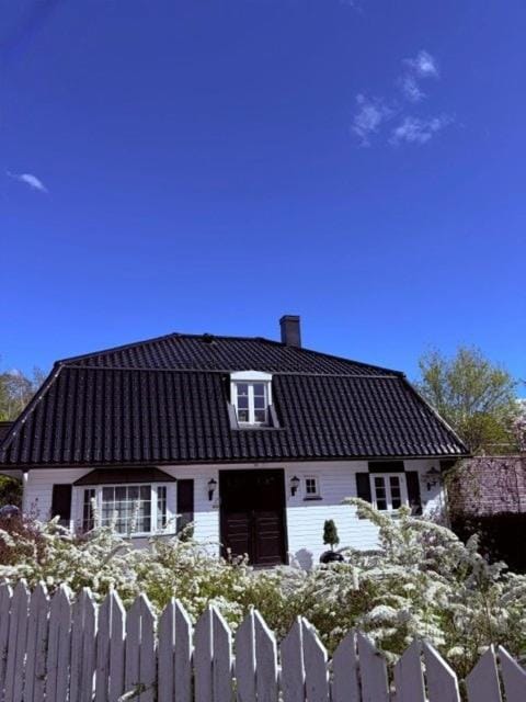 Seaside Villa at beautiful Bygdøy with garden and terraces, close to beach, sights and 10 min to Oslo Center Villa in Oslo