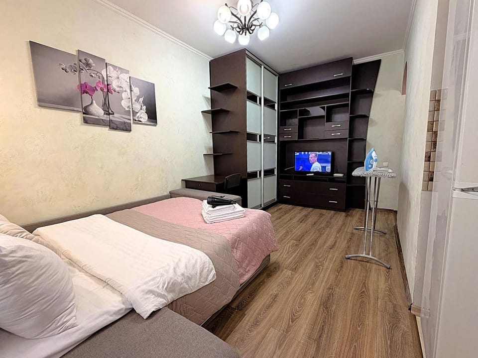 Bed, TV and multimedia, Photo of the whole room, Bedroom, hair dresser, wardrobe