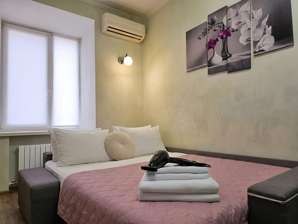 Bed, Photo of the whole room, Bedroom, towels, air conditioner