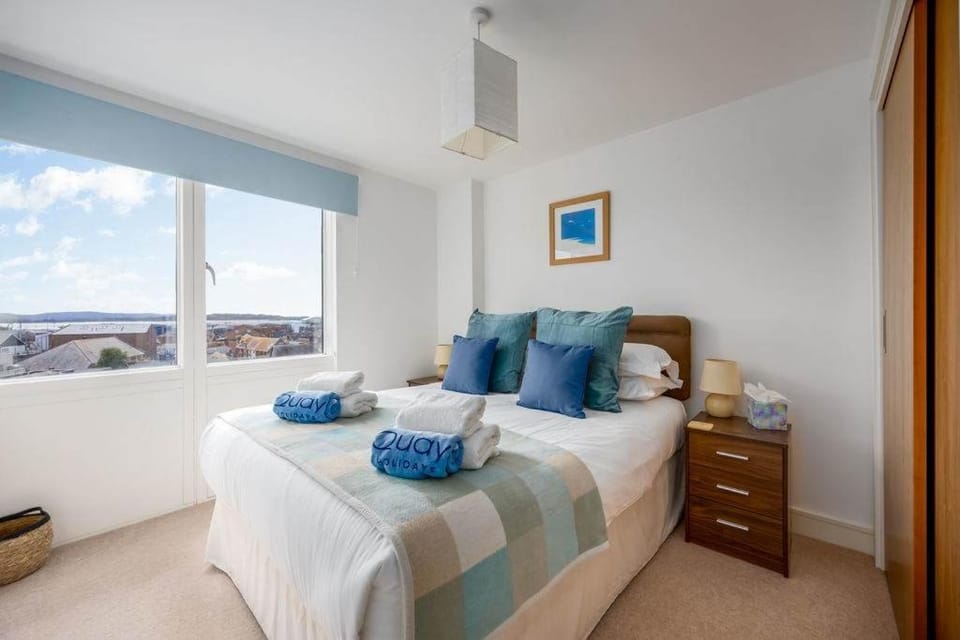Brownsea View - Balcony with views over Poole Harbour Apartment in Poole