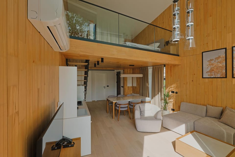 TV and multimedia, Kitchen or kitchenette, Living room, Seating area, Dining area, air conditioner