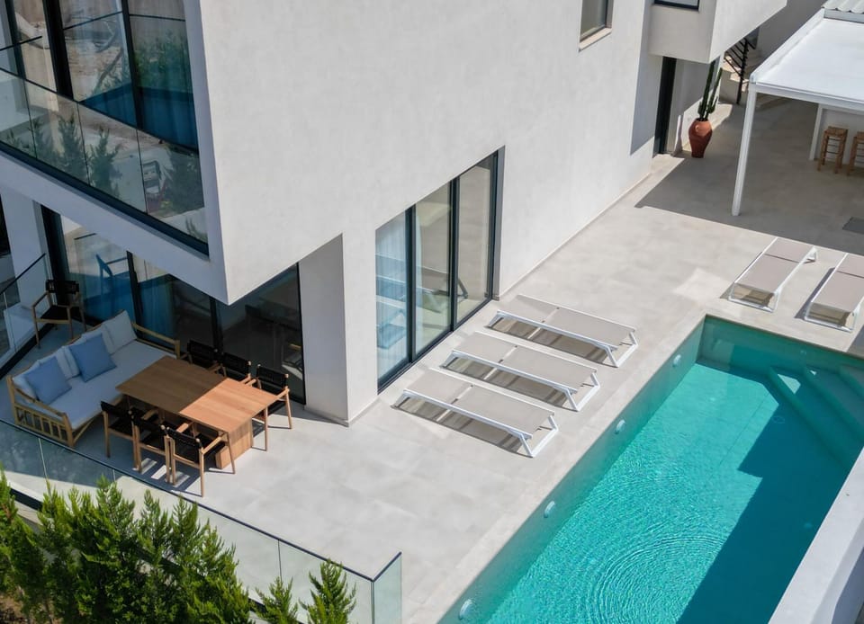 Patio, Balcony/Terrace, Balcony/Terrace, Pool view, Swimming pool, Swimming pool, sunbed