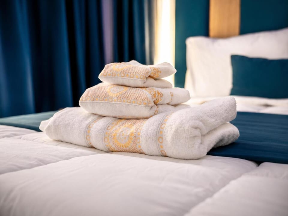 Bed, Photo of the whole room, Bedroom, towels