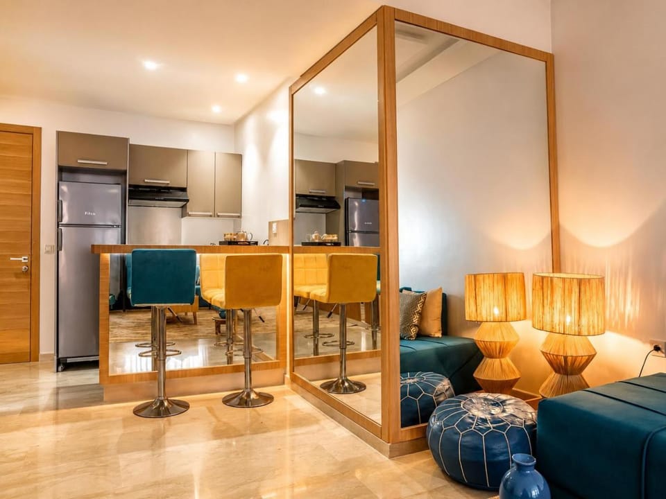 Kitchen or kitchenette, Living room, Seating area, Dining area, minibar, oven, pet friendly