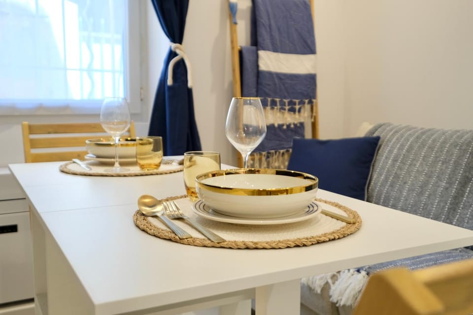 Dining area, Meals