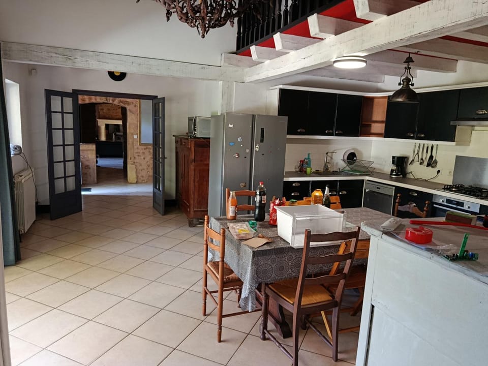 Kitchen or kitchenette, Dining area, dishwasher, stove