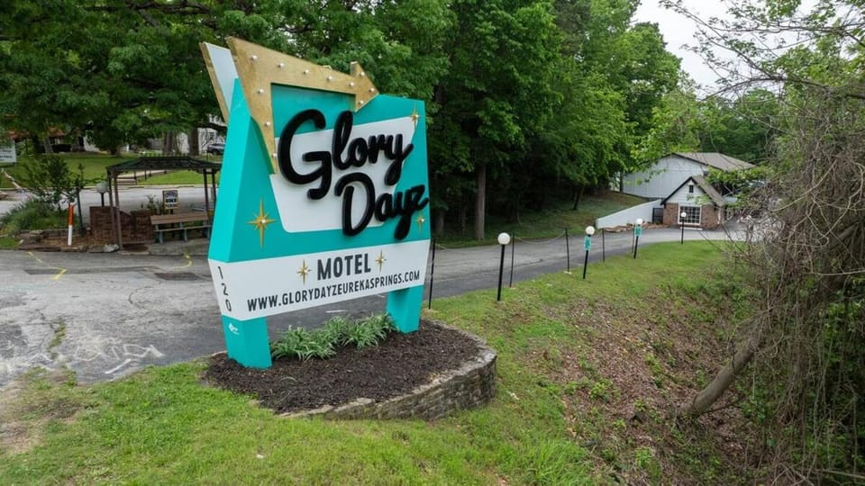 King Suite #18 at Glory Dayz Apartment in Eureka Springs