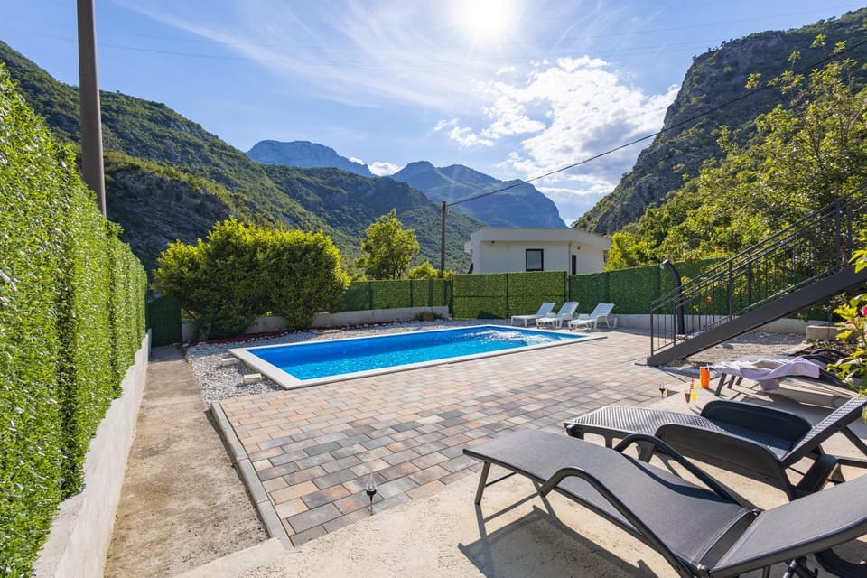 Property building, Swimming pool