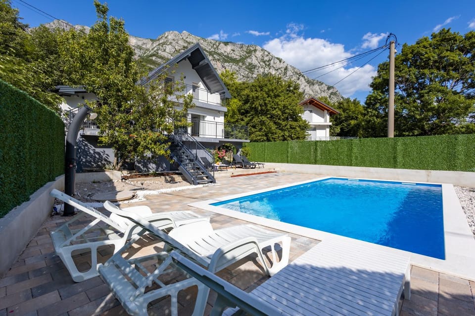 Property building, Swimming pool