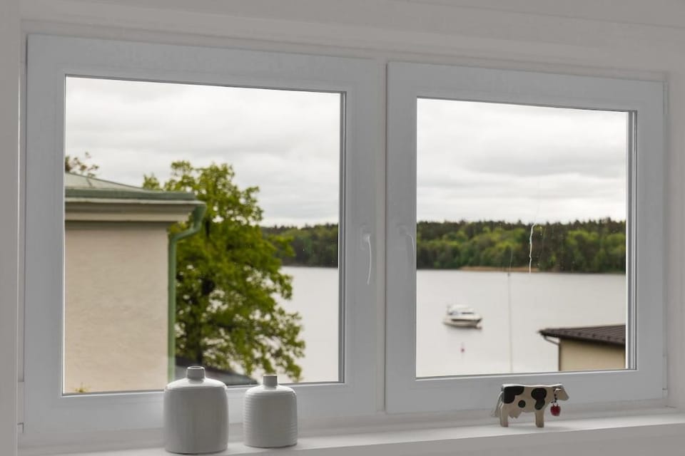 Iconic architect-designed villa with indoor pool Villa in Stockholm