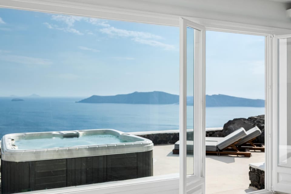 Neraé Santorini Hotel in Santorini