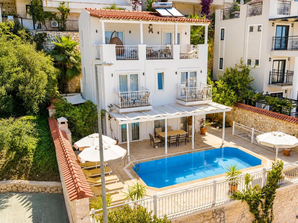 Property building, View (from property/room), Balcony/Terrace, sunbed