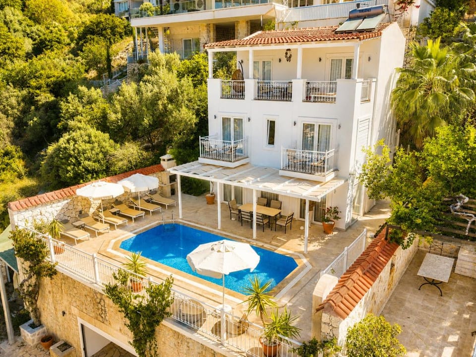 Property building, Day, Garden, Balcony/Terrace, Swimming pool