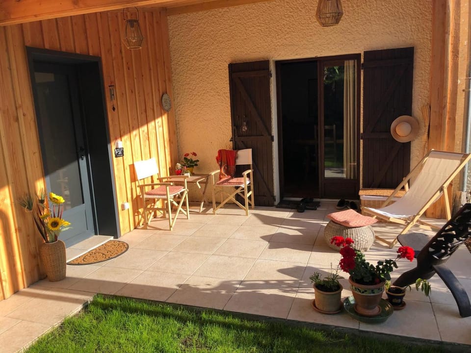 Patio, Dining area