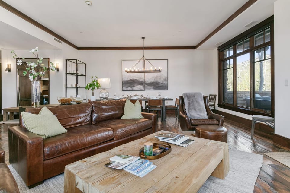 Deer Valley Ski-In Out 3BR - Views, Hot Tubs condo Apartment in Park City