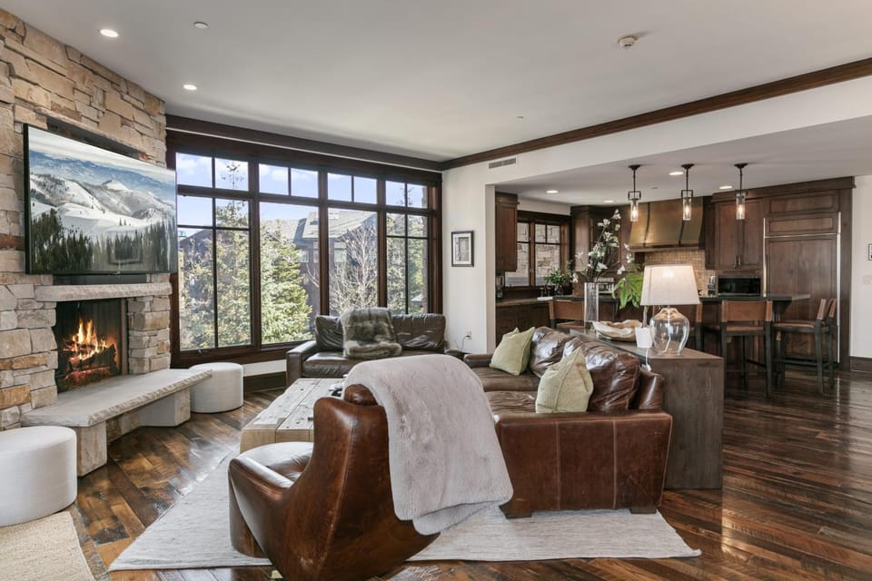 Deer Valley Ski-In Out 3BR - Views, Hot Tubs condo Apartment in Park City