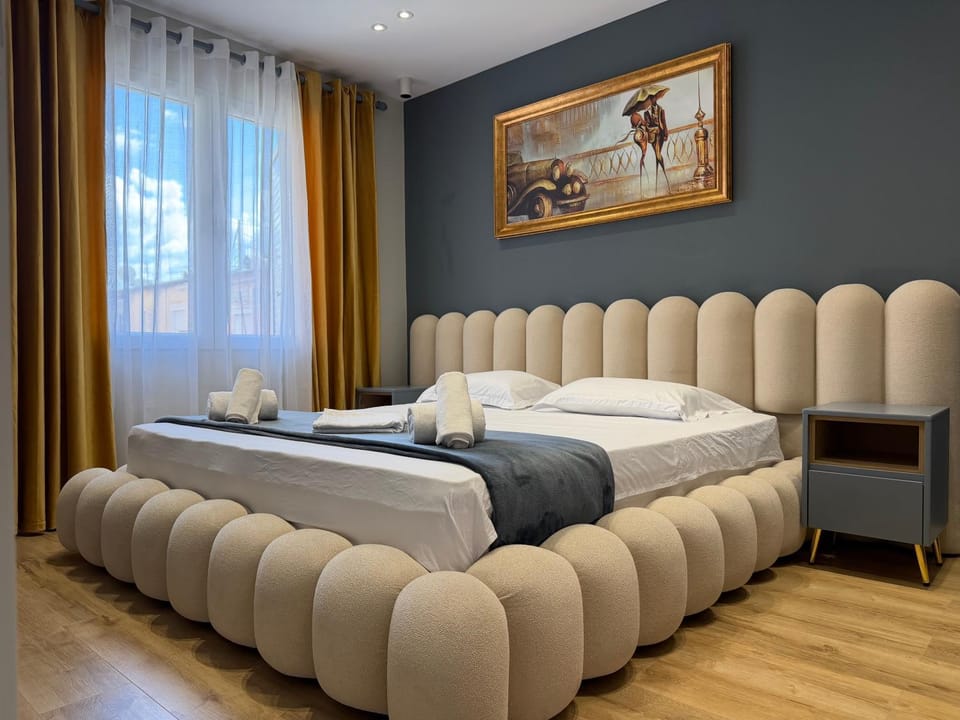 Bed, Photo of the whole room, Bedroom
