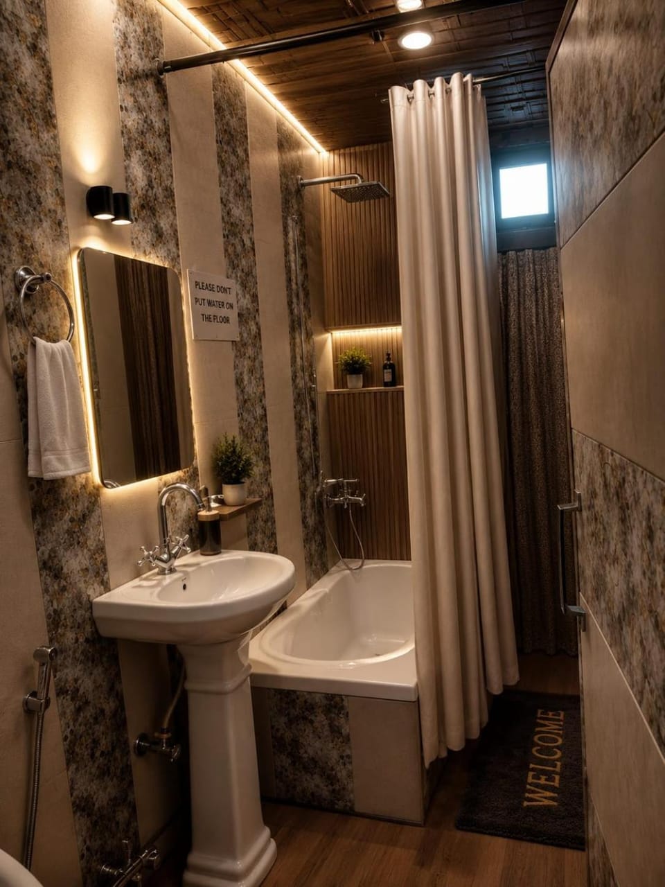 Dilnaaz Group Of Houseboats Hotel in India