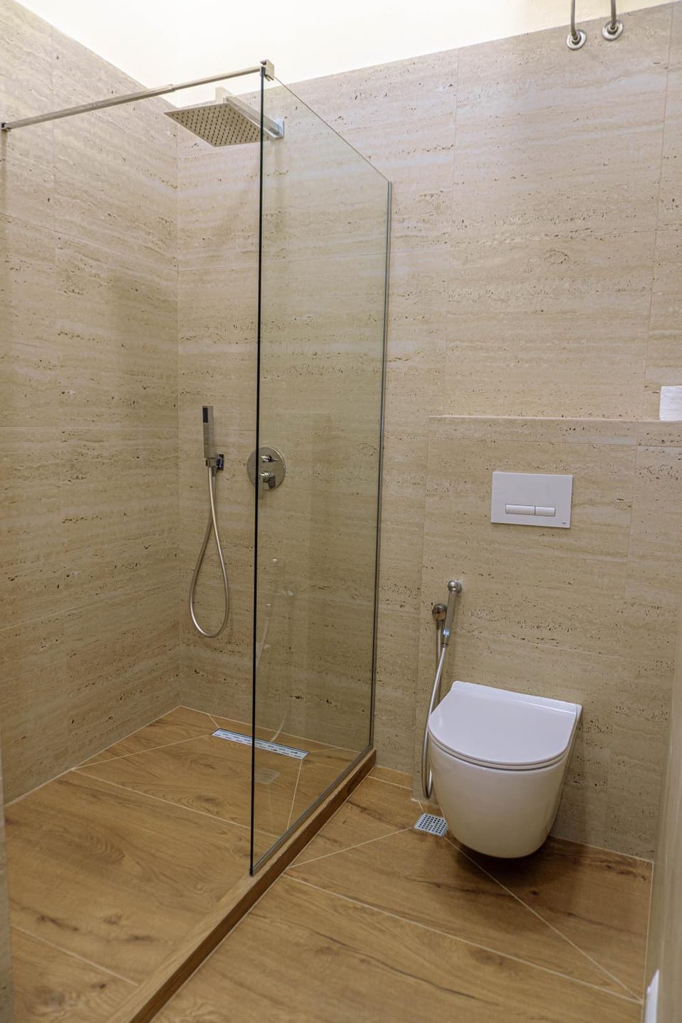 Shower, Toilet